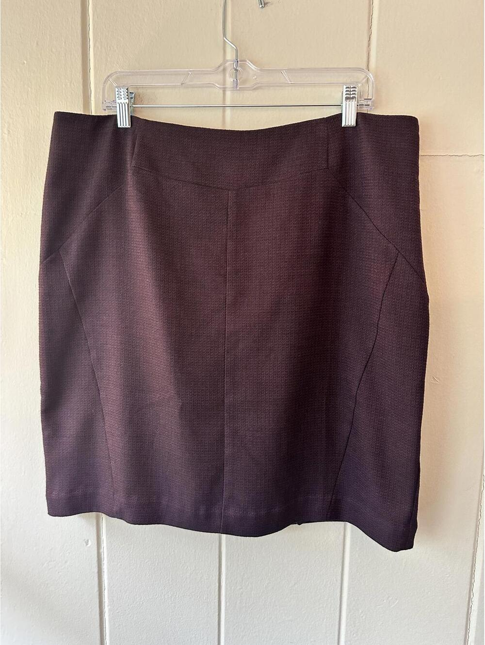 Worthington Burgundy Mini Skirt with Subtle Texture Size 18